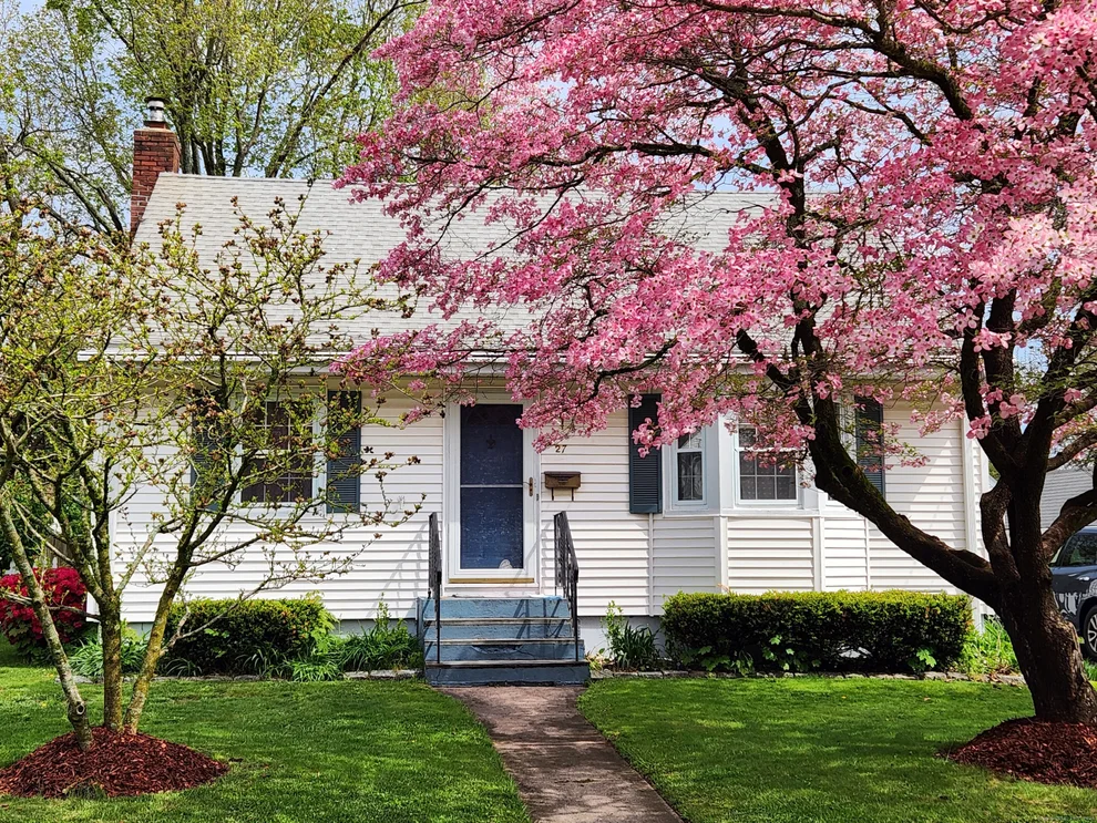 Unit for sale at 27 Linnmore Drive, Manchester, CT 06040