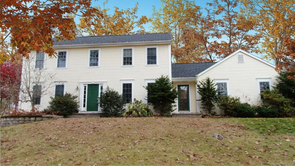 Unit for sale at 19 High Ledge Circle, Manchester, CT 06040