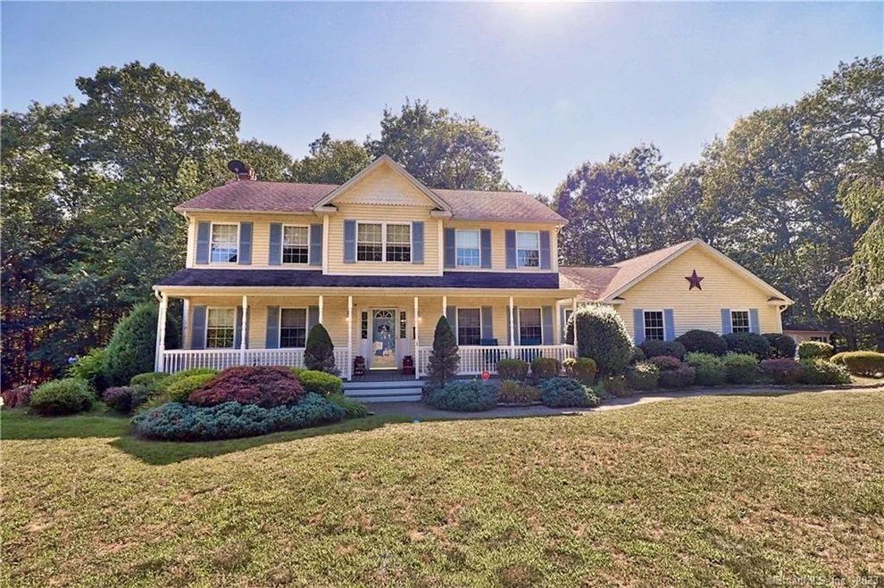 Unit for sale at 3 Country Farm Road, Oxford, CT 06478