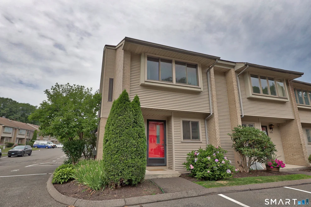 Unit for sale at 827 Oronoke Road, Waterbury, CT 06708