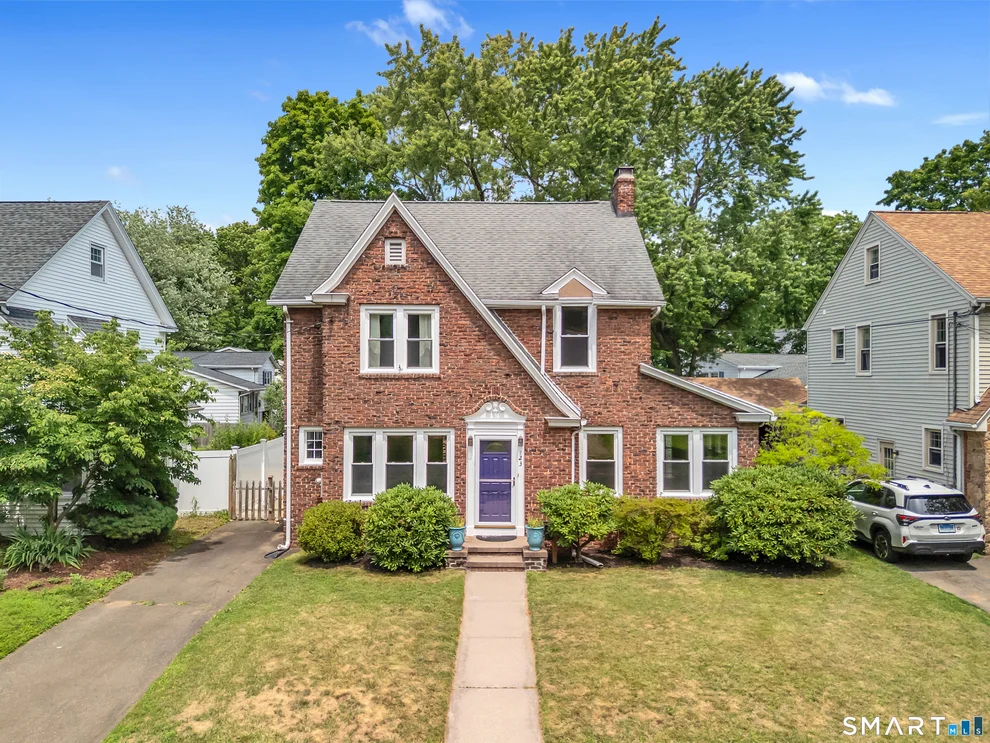 Unit for sale at 123 Treadwell Street, Hamden, CT 06517