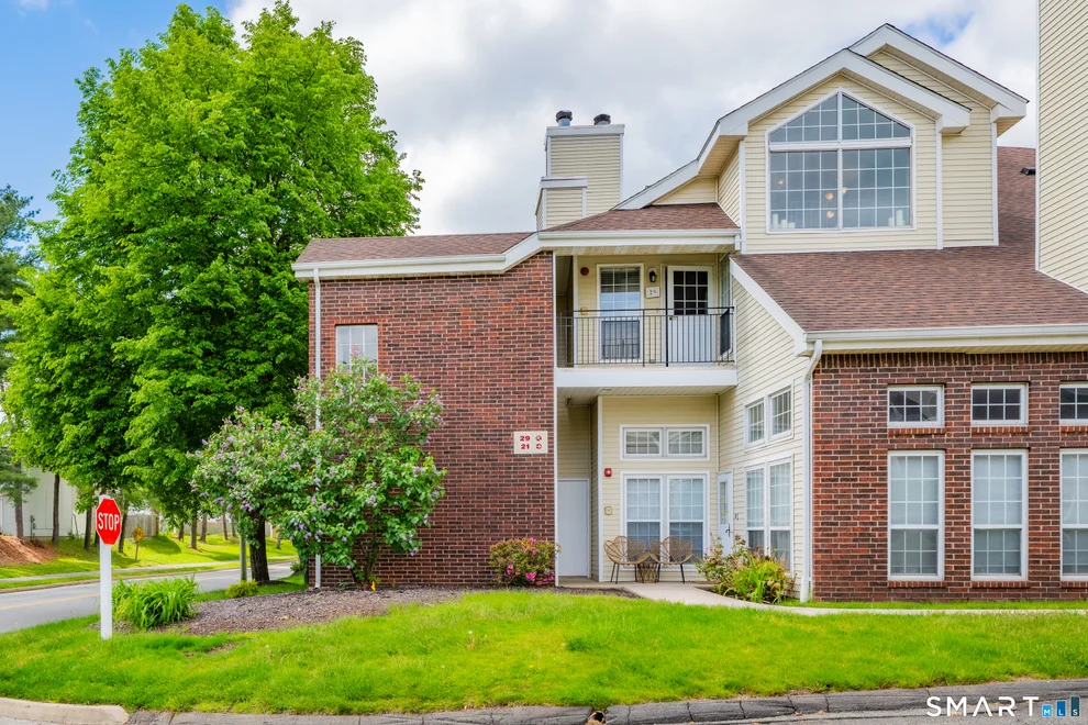 Unit for sale at 29 Carriage Crossing Lane, Middletown, CT 06457