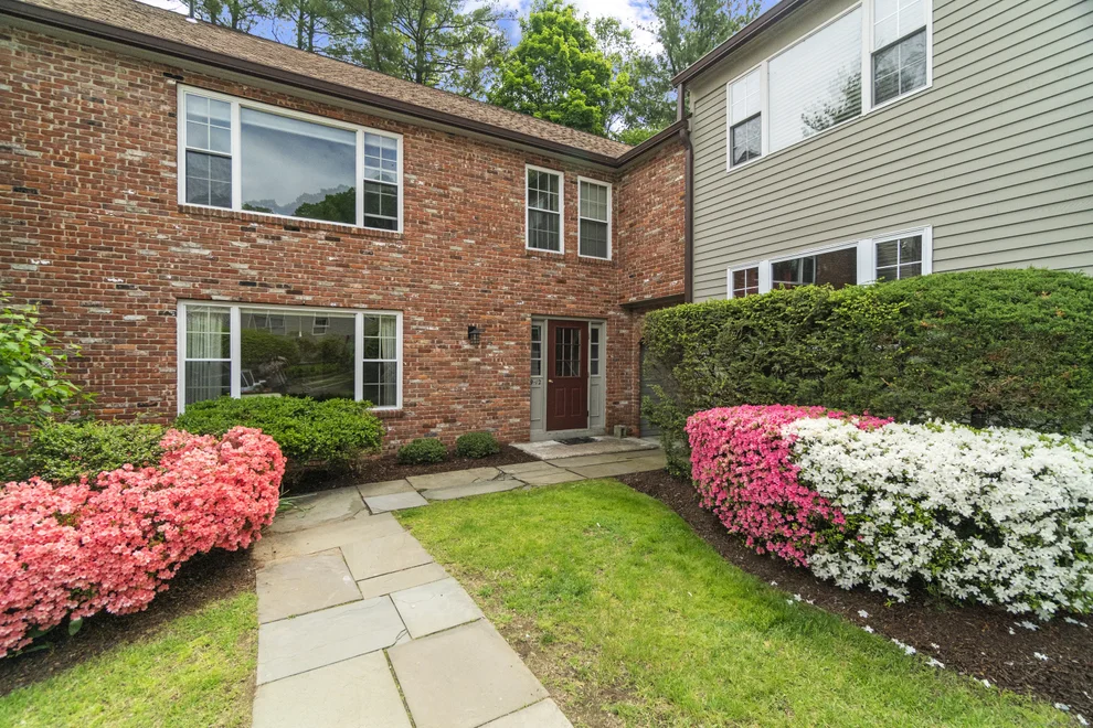 Unit for sale at 9 Village Walk, Wilton, CT 06897