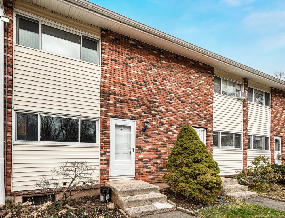 Unit for sale at 1135 Waterbury Road, Cheshire, CT 06410
