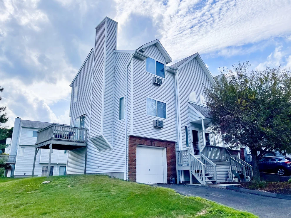 Unit for sale at 925 Oronoke Road, Waterbury, CT 06708