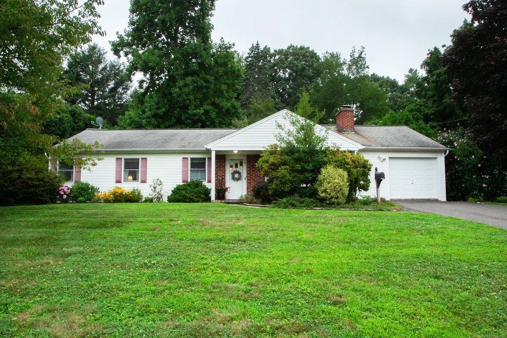 Unit for sale at 7 Meadow Farms Road, West Hartford, CT 06107