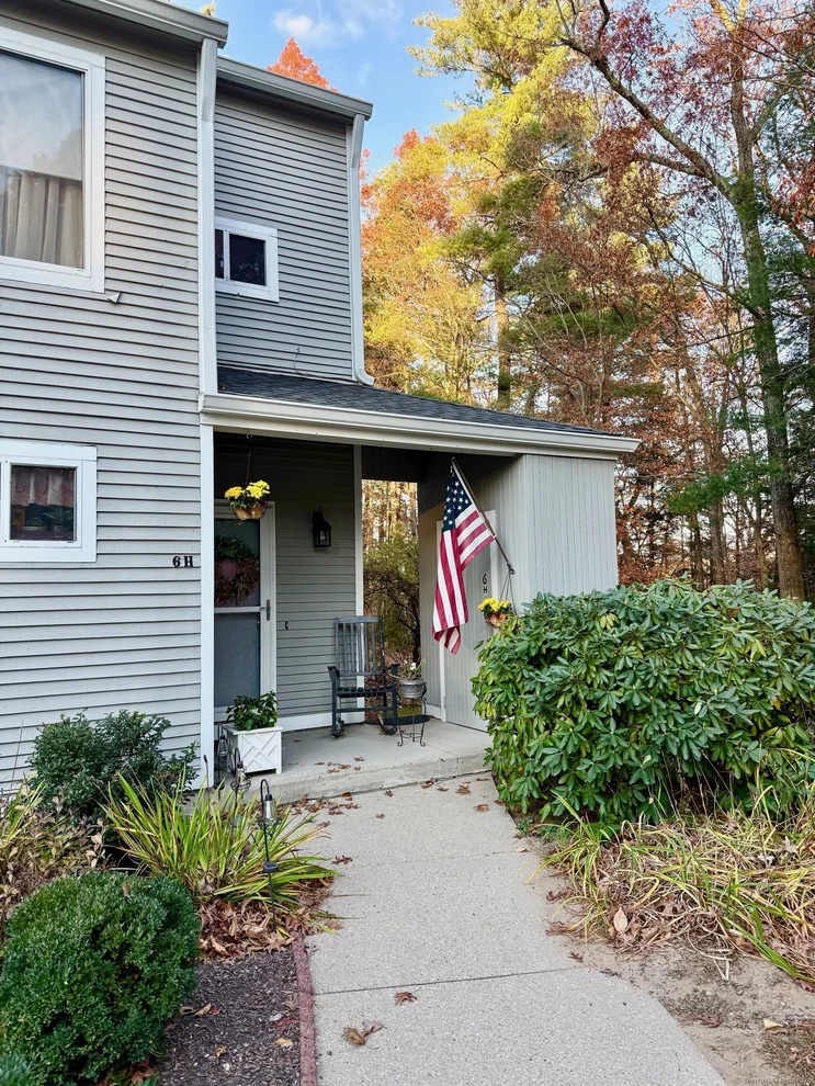 Unit for sale at 6 Gillette Court, Simsbury, CT 06070