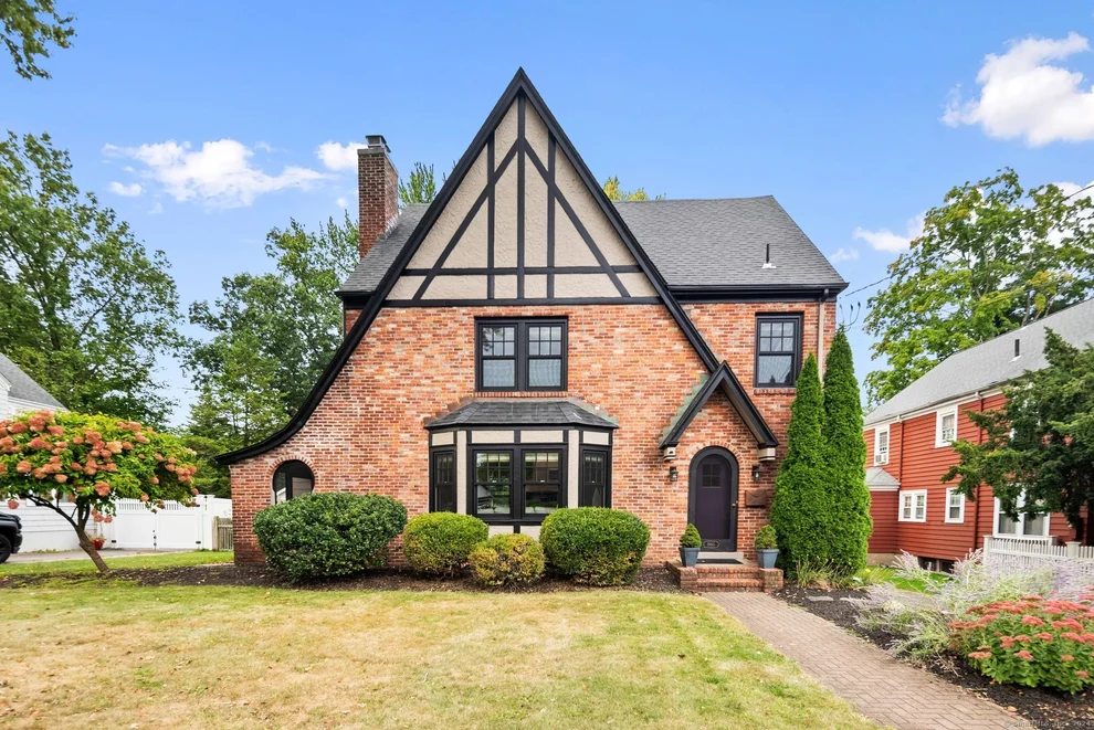 Unit for sale at 1960 Boulevard, West Hartford, CT 06107