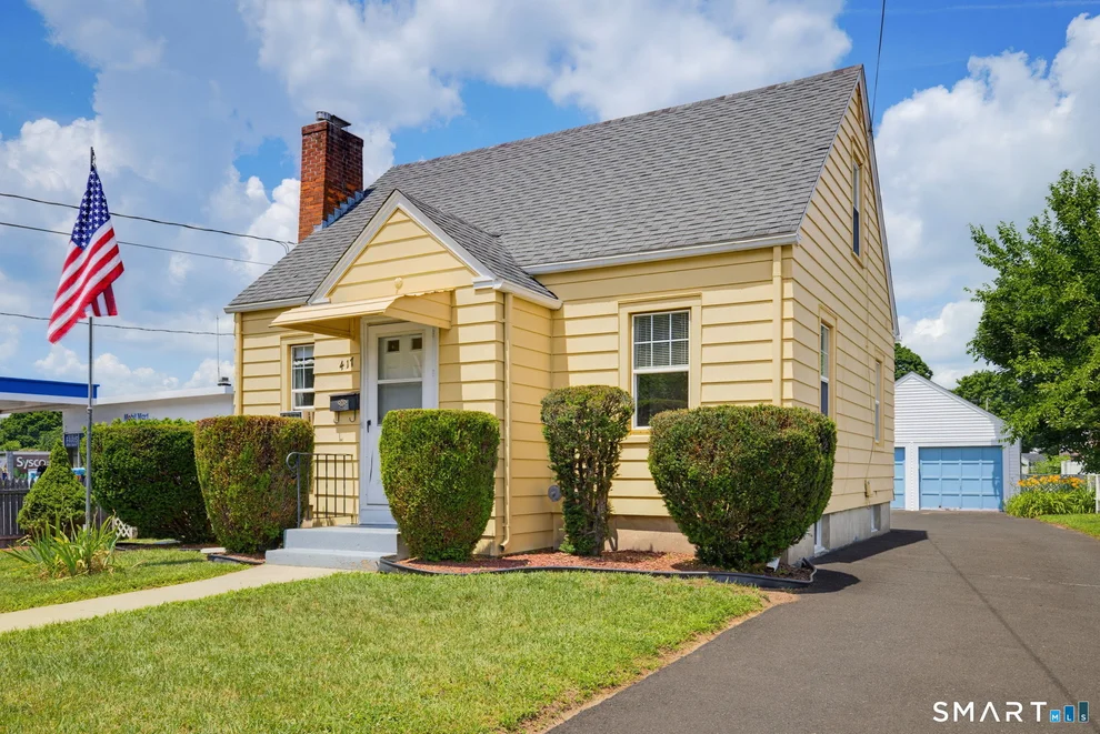 Unit for sale at 417 Hartford Road, Manchester, CT 06040