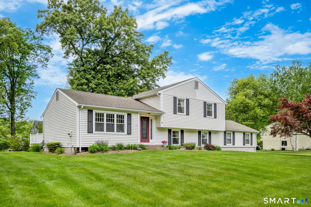Unit for sale at 6 Boysen Drive, Bloomfield, CT 06002