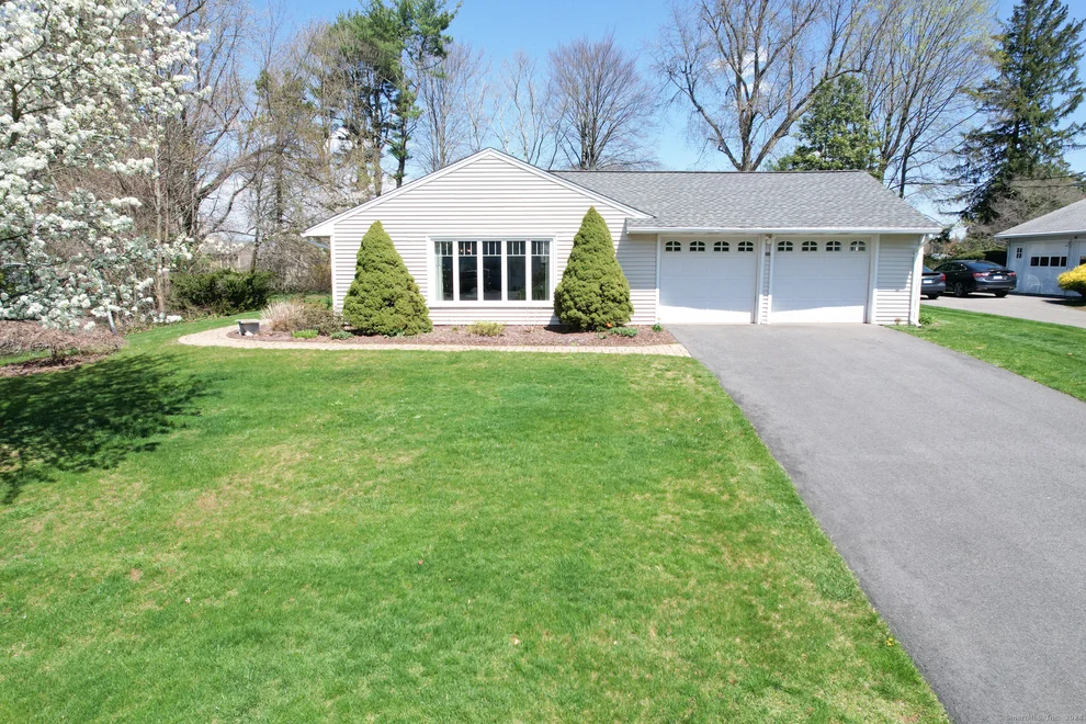 Unit for sale at 466 Juniper Lane, Cheshire, CT 06410
