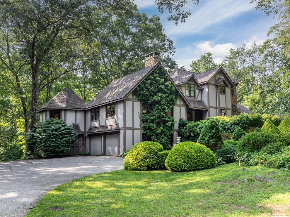 Unit for sale at 235 North Street, Roxbury, CT 06783
