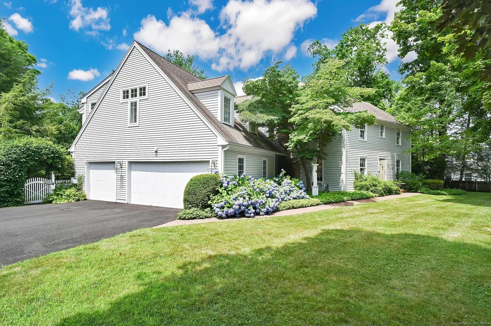 Unit for sale at 8 Colton Street, Farmington, CT 06032