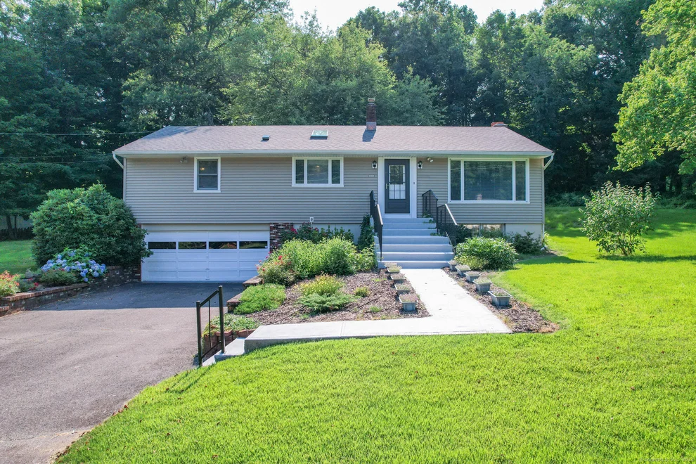 Unit for sale at 131 Percival Drive, Cheshire, CT 06410