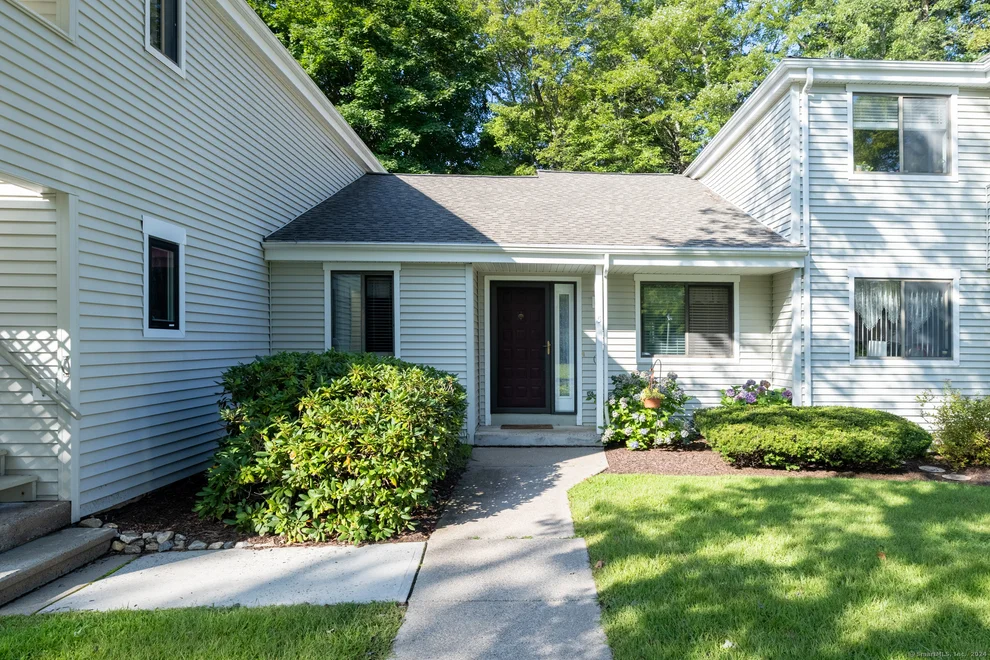 Unit for sale at 35 Nutmeg Road, Middlebury, CT 06762