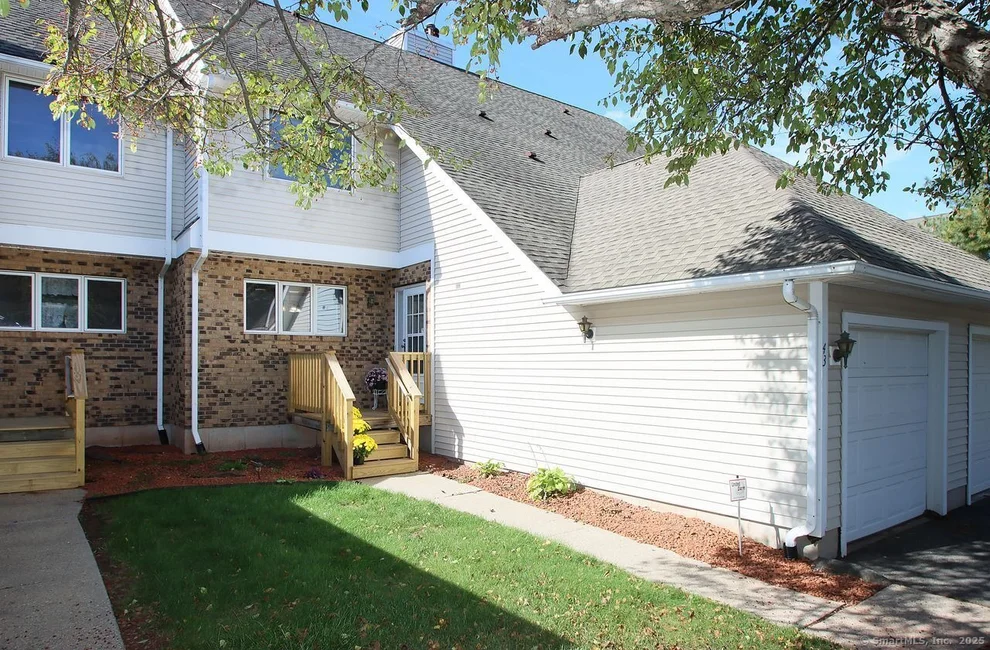 Unit for sale at 43 Steeplechase Drive, Newington, CT 06111