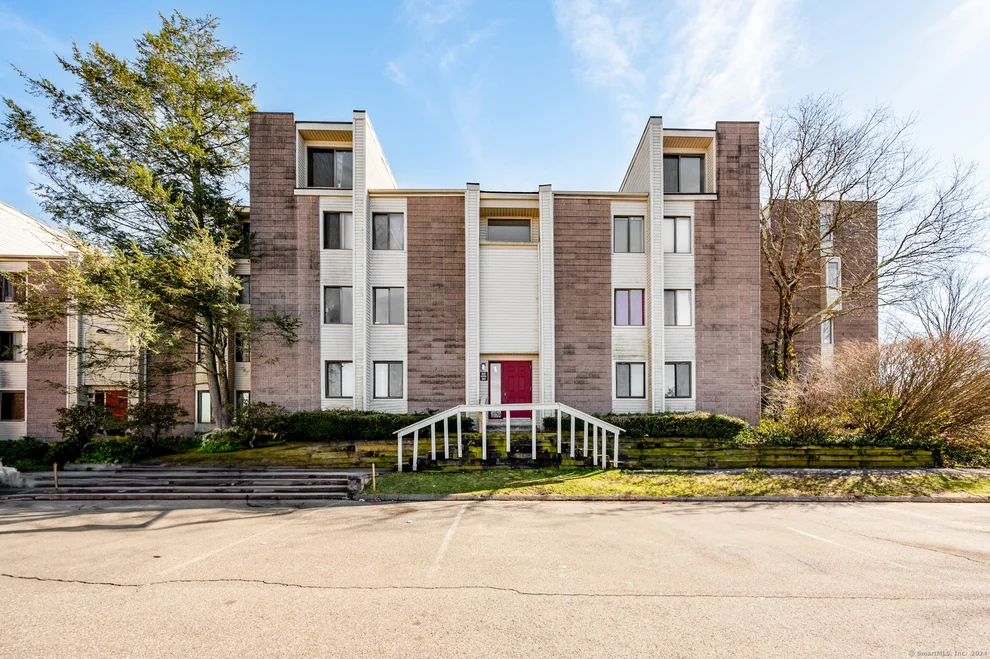 Unit for sale at 87 Burgundy Hill Lane, Middletown, CT 06457