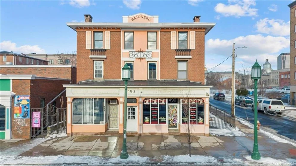 Unit for sale at 490 Park Street, Hartford, CT 06106