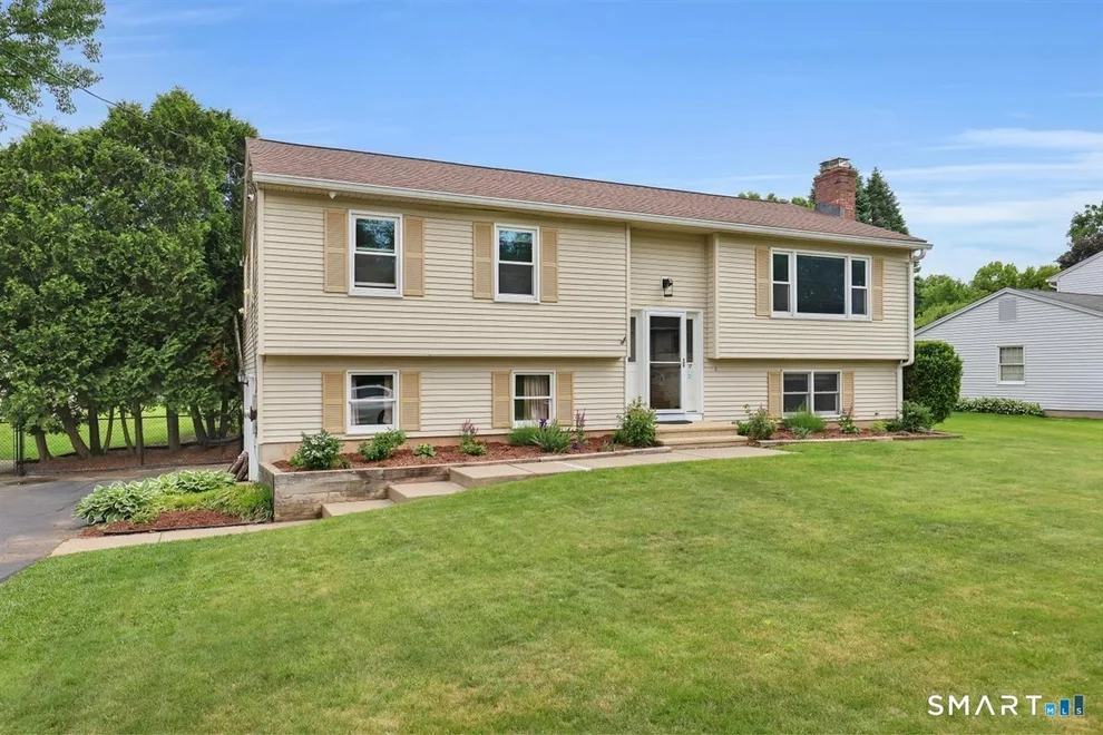 Unit for sale at 17 Eileen Lane, Enfield, CT 06082