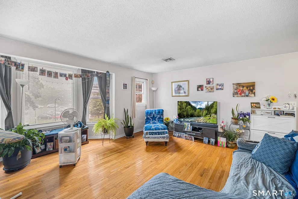 Unit for sale at 10 Franklin Avenue, Hartford, CT 06114