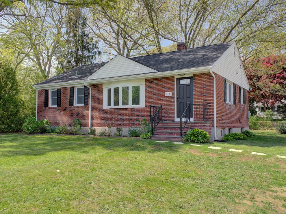 Unit for sale at 219 Broad Street, Stonington, CT 06379