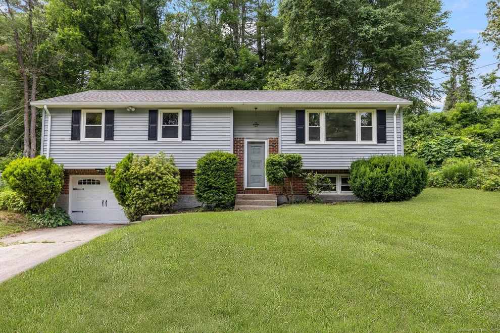 Unit for sale at 106 Little Pond Road, Woodstock, CT 06281