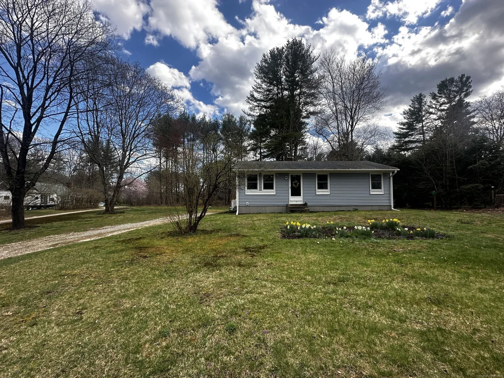 Unit for sale at 7 Arrowhead Drive, Thompson, CT 06277