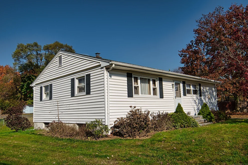 Unit for sale at 5 Milhaven Drive, West Haven, CT 06516