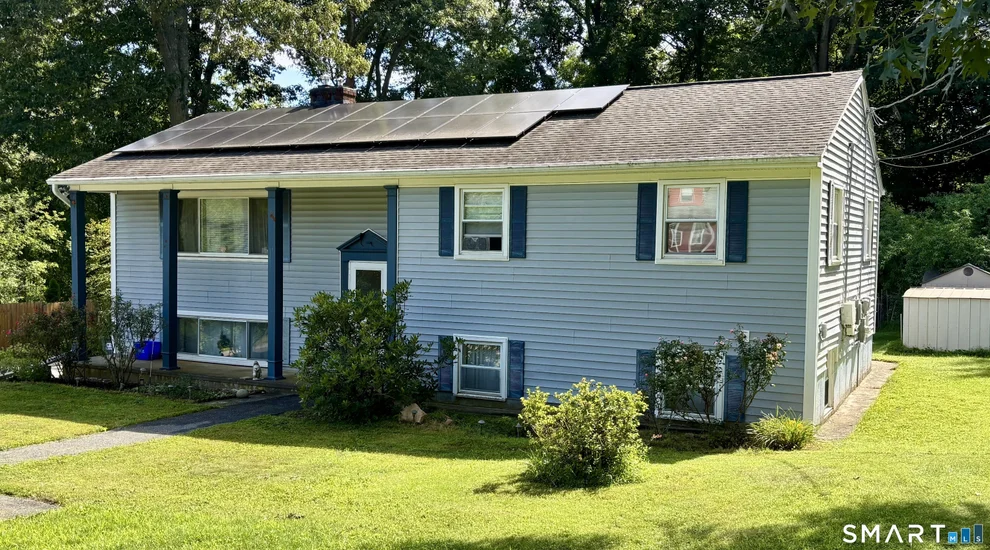 Unit for sale at 32 Pollys Lane, Montville, CT 06382