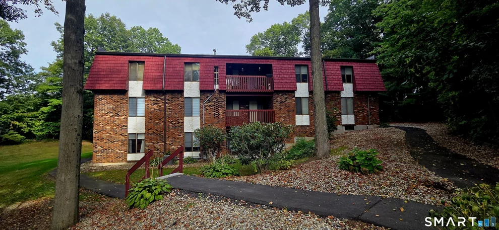 Unit for sale at 10 Woodsedge Drive, Newington, CT 06111