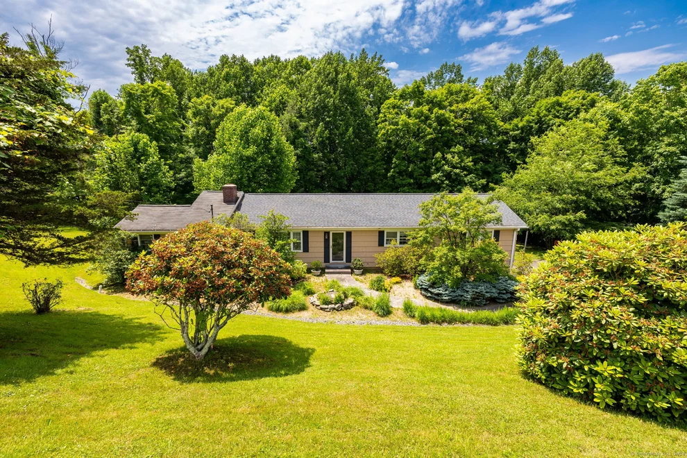 Unit for sale at 313 Woodland Hills Road, Southbury, CT 06488