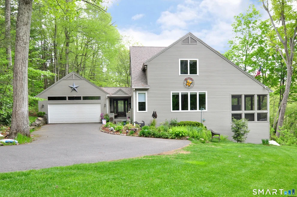 Unit for sale at 670 Quarry Road, Suffield, CT 06035