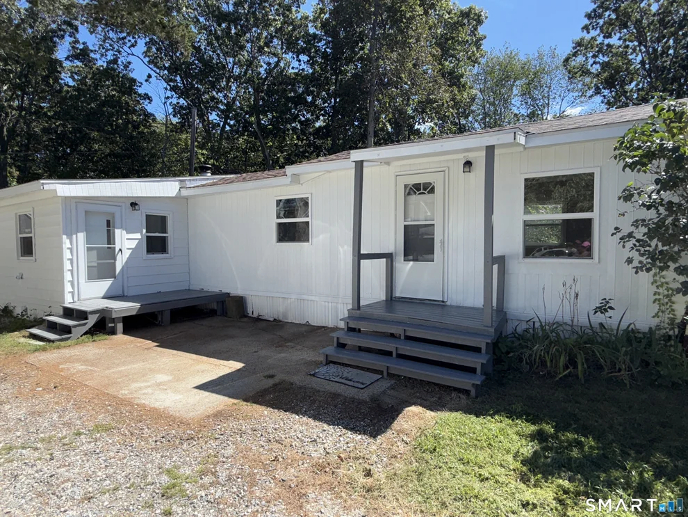 Unit for sale at 133 Main Street, Clinton, CT 06413