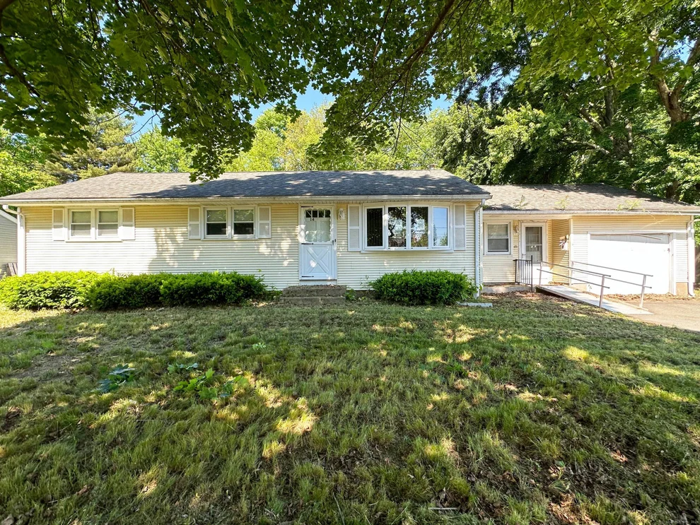 Unit for sale at 14 Alaimo Drive, Enfield, CT 06082