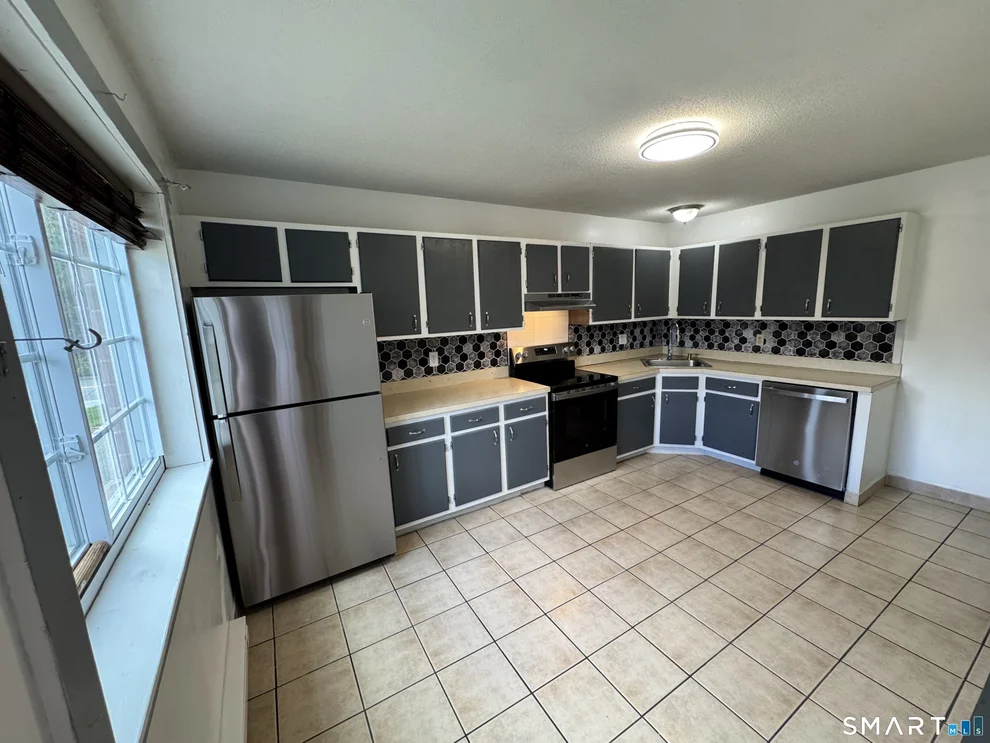 Unit for sale at 497 Scott Road, Waterbury, CT 06705