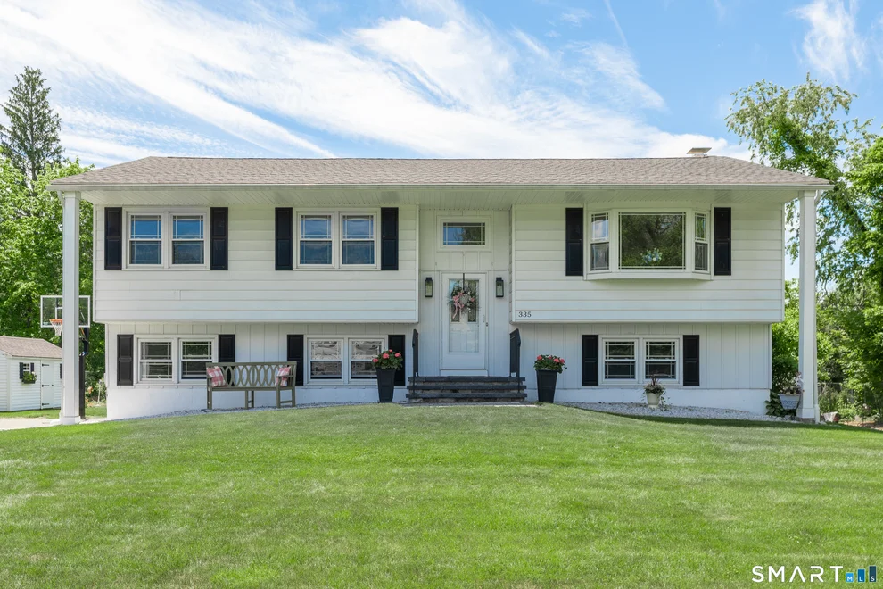 Unit for sale at 335 Redwood Lane, Cheshire, CT 06410