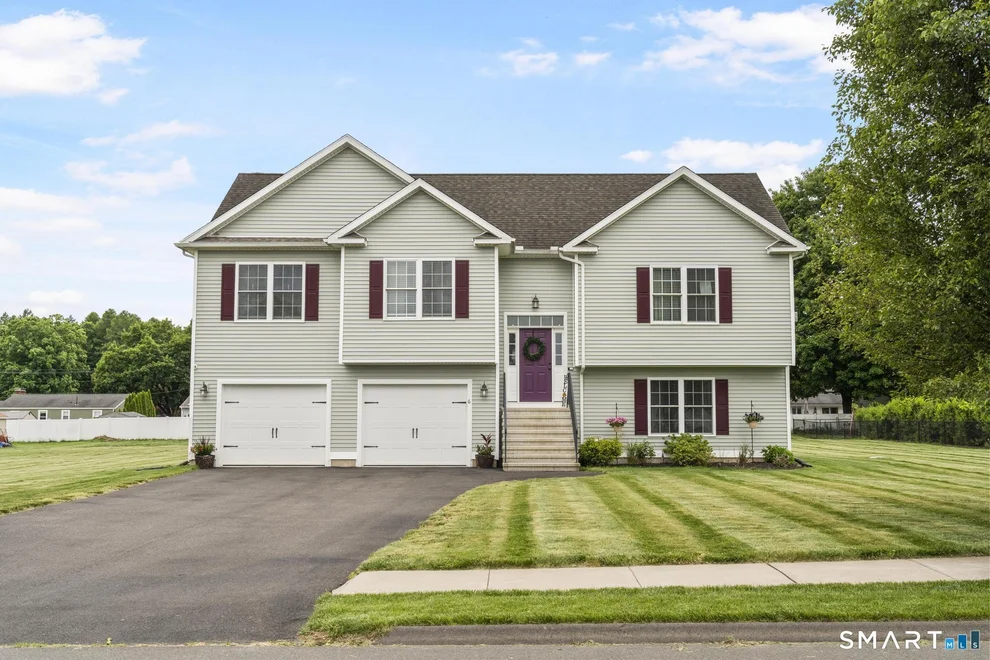 Unit for sale at 6 Meeting House Lane, Enfield, CT 06082