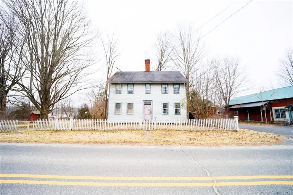 Unit for sale at 27 Middle Quarter Road, Woodbury, CT 06798