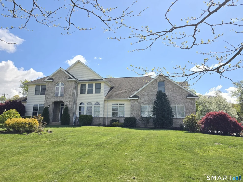 Unit for sale at 12 Copper Beech Drive, Middletown, CT 06457