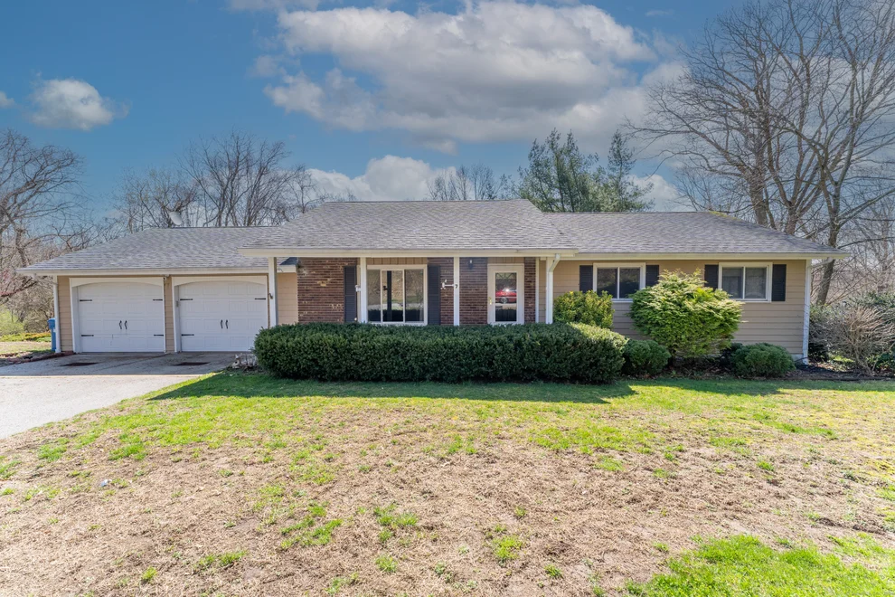 Unit for sale at 7 Grandview Court, Norwich, CT 06360