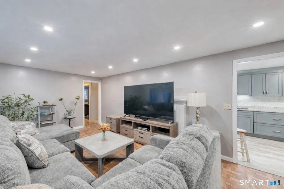 Unit for sale at 40 Cottage Grove Circle, Bloomfield, CT 06002