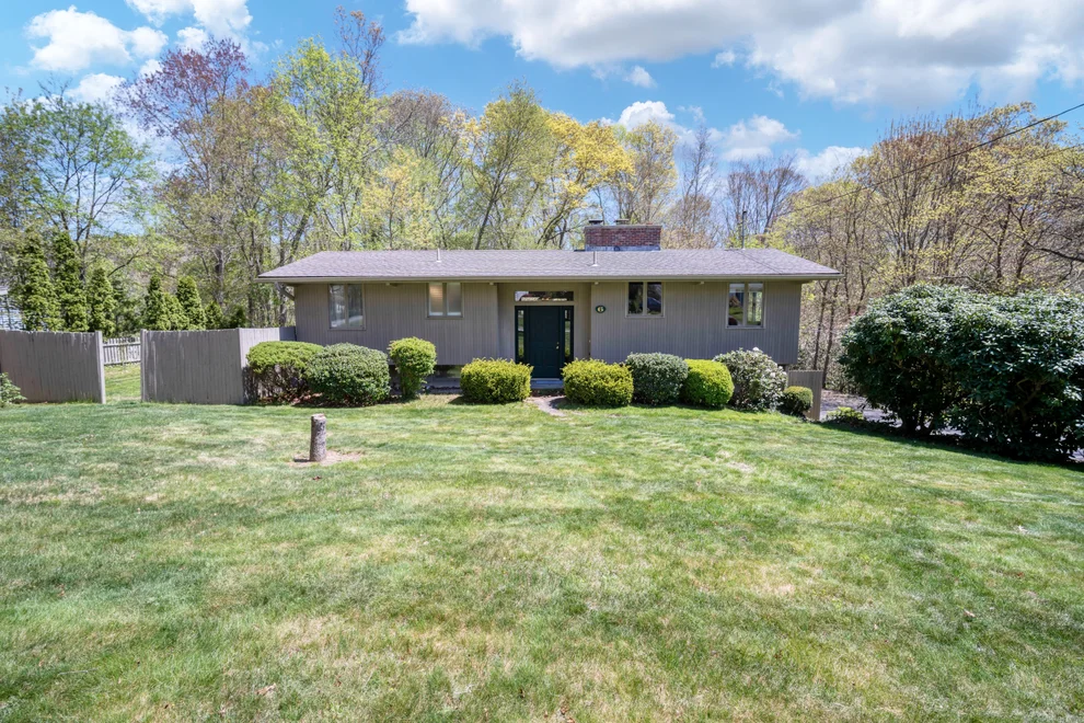 Unit for sale at 6 Stone Cliff Drive, East Lyme, CT 06357