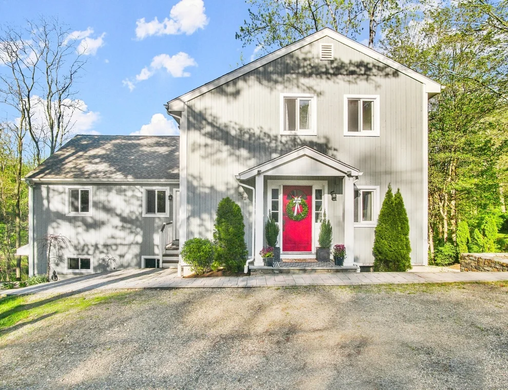 Unit for sale at 351 Bennetts Farm Road, Ridgefield, CT 06877