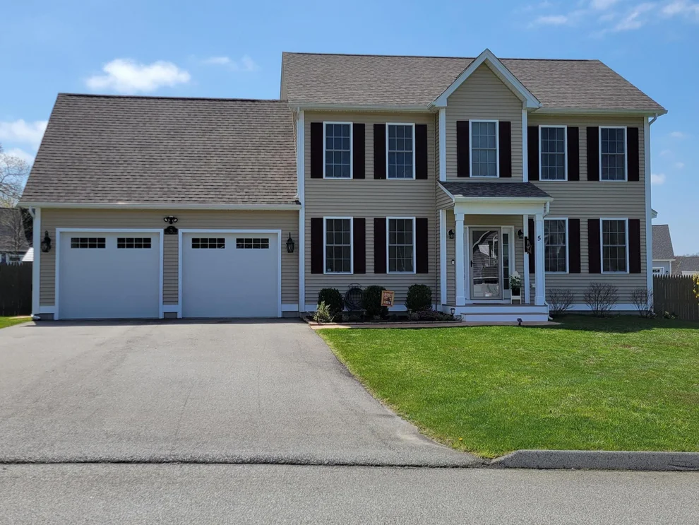 Unit for sale at 5 Quakertown Meadow, Ledyard, CT 06339