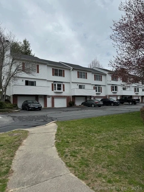 Unit for sale at 20 Thames Height Lane, Groton, CT 06340