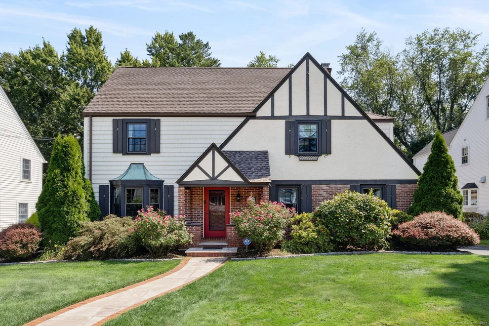 Unit for sale at 146 Garfield Road, West Hartford, CT 06107