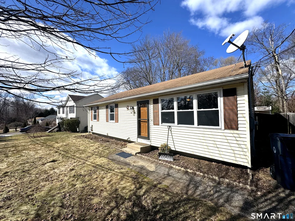 Unit for sale at 6 Evanoski Lane, Plymouth, CT 06782
