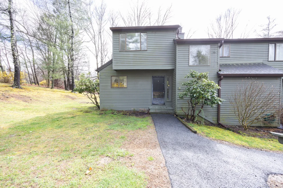 Unit for sale at 9 Wintergreen Court, Woodbury, CT 06798