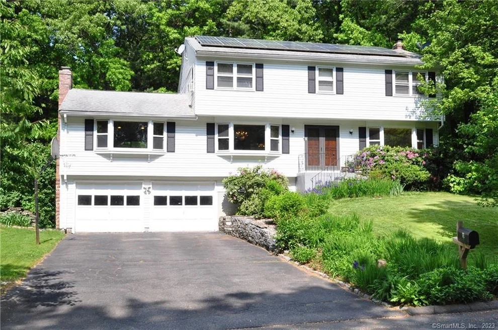 Unit for sale at 5 Saxton Brook Drive, Simsbury, CT 06070