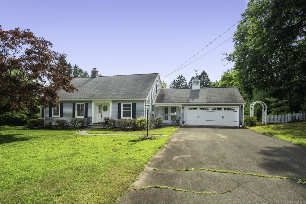 Unit for sale at 183 Three Mile Hill Road, Middlebury, CT 06762